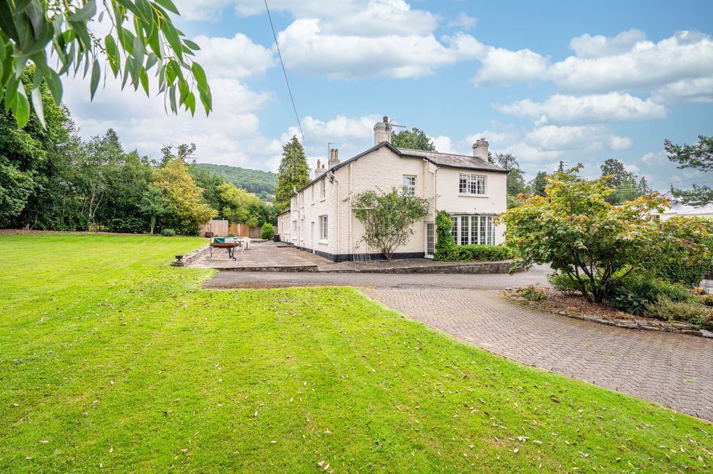 Side Elevation- click for photo gallery